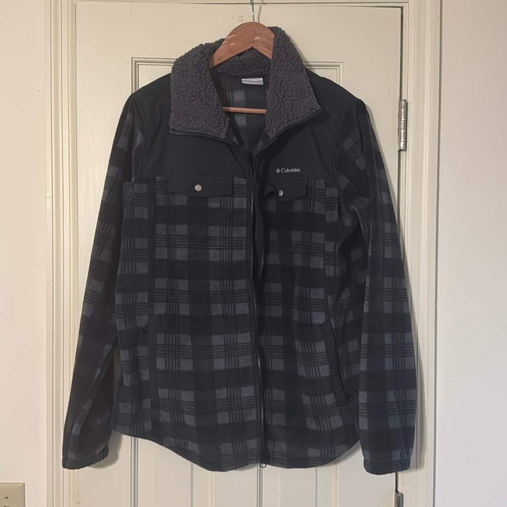 Columbia black and grey zip up jacket. Size Large.